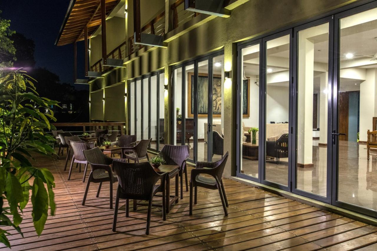 Hotel Earls Rajarata Anuradhapura Exterior foto